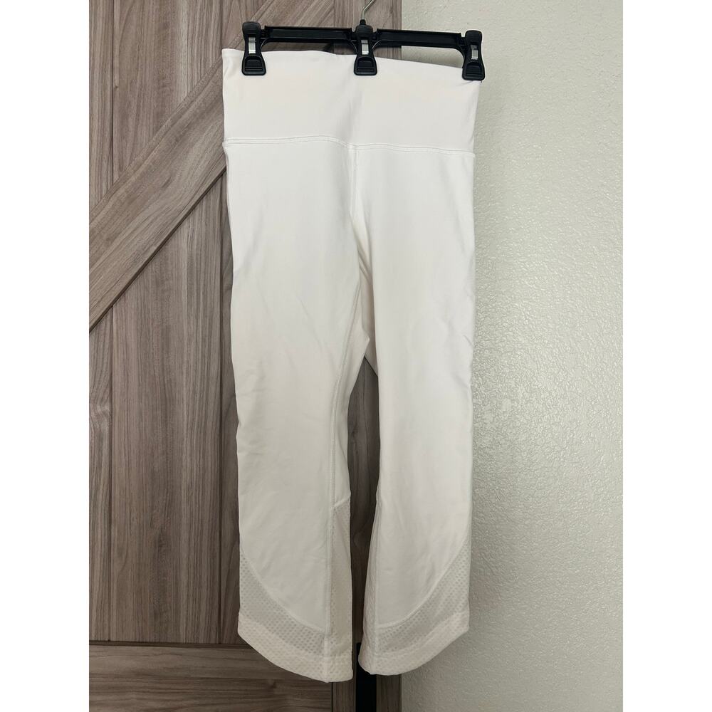 Lululemon white cropped size 6 leggings